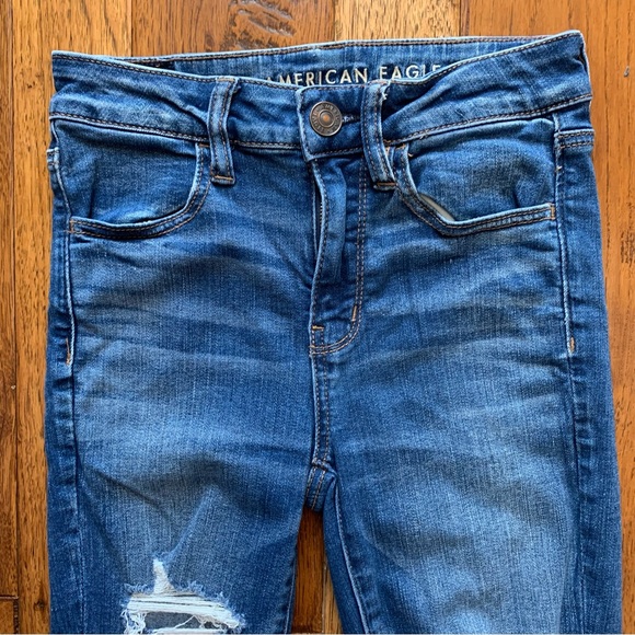 AE | medium wash distress hi-rise jeggings | Sz 2 Short - Picture 5 of 16